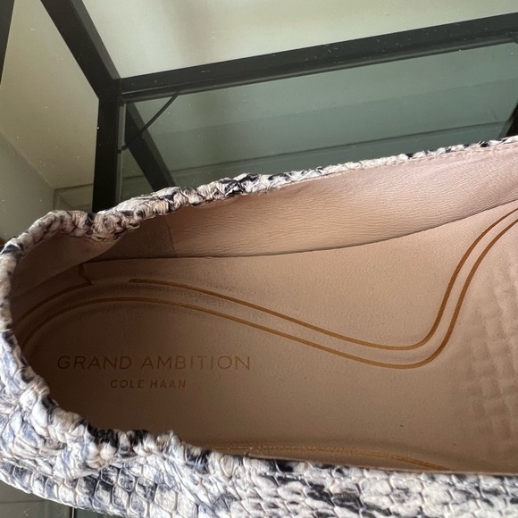 Cole Haan Women's Snake Skin Loafers in Ivory grey/black Size: 7.5 MSRP:  $160 - Picture 4 of 8
